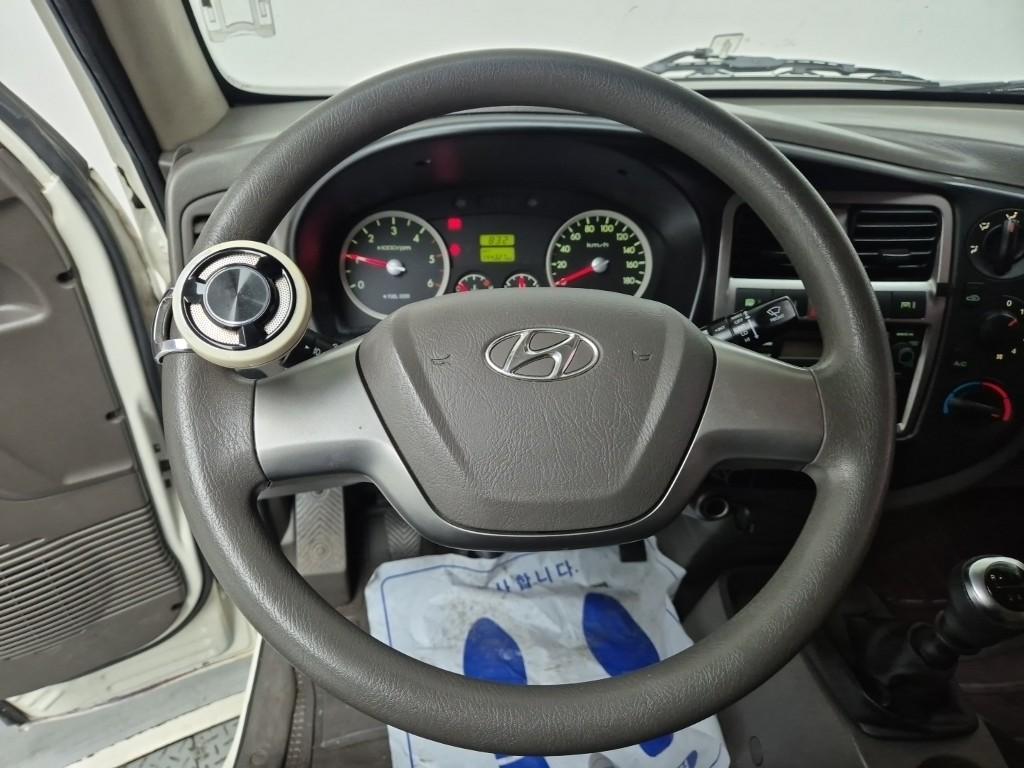 Hyundai Porter II Manual Wing body Long Wheelbase Super Cab 9