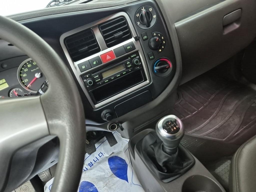 Hyundai Porter II Manual Wing body Long Wheelbase Super Cab 10