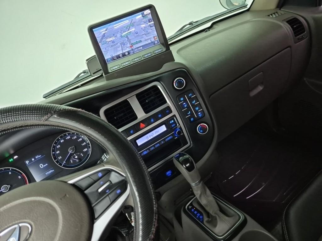 Hyundai Porter II Super Cab High Fixed Floor Long Wheelbase Super Cab 10