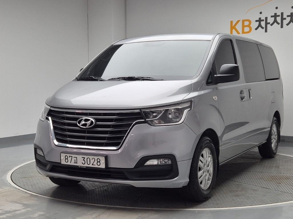 Hyundai Starex Grand Smart 2.5 WGT/ VGT 3 Van M/ T 2