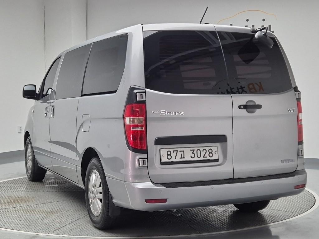 Hyundai Starex Grand Smart 2.5 WGT/ VGT 3 Van M/ T 3
