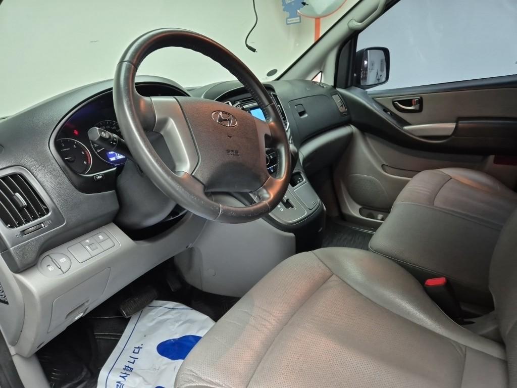 Hyundai Starex Grand Smart 2.5 WGT/ VGT 3 Van M/ T 8