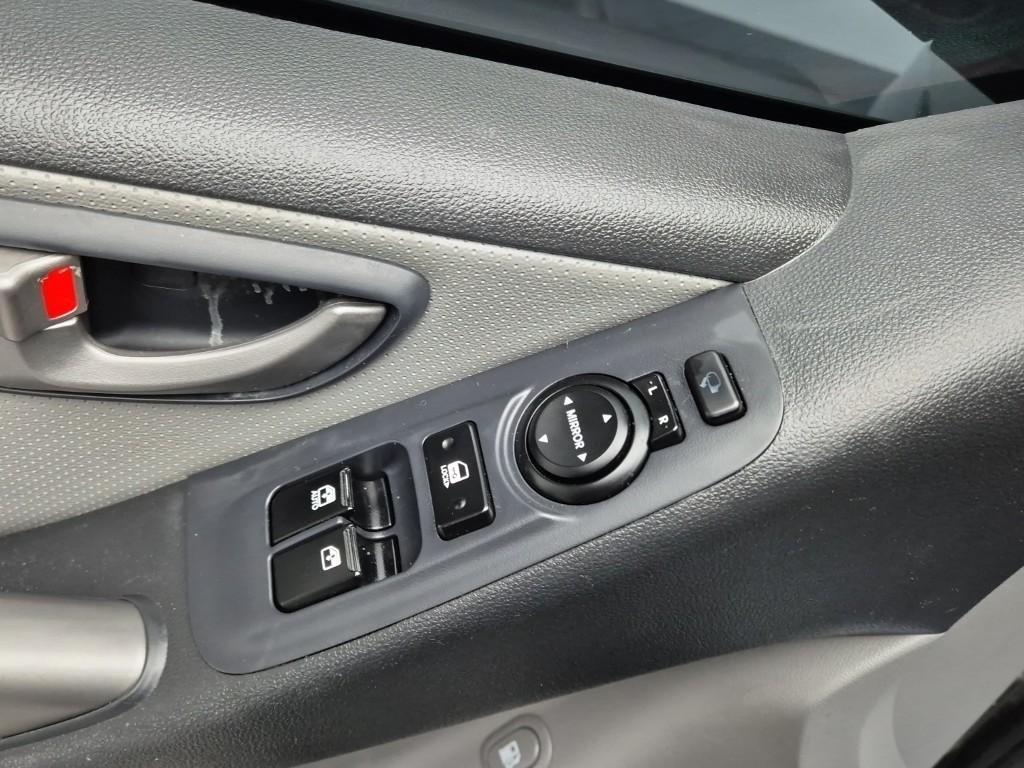 Hyundai Starex Grand Smart 2.5 WGT/ VGT 3 Van M/ T 9