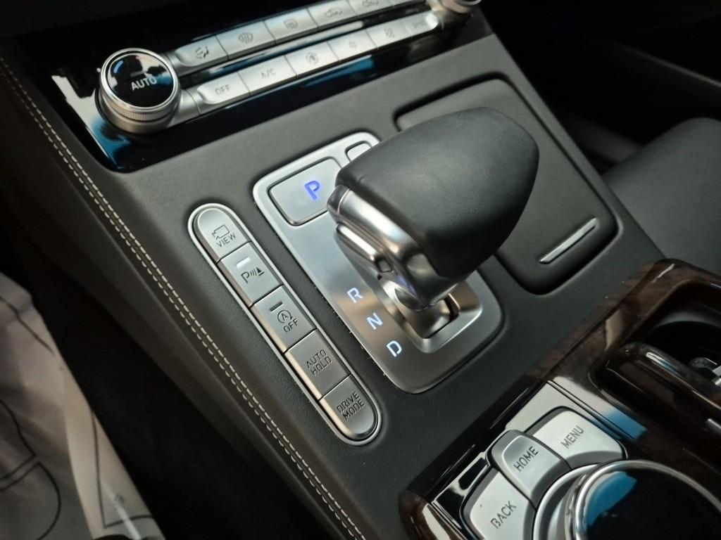 Genesis G90 Luxury 3.8 GDi AWD 9