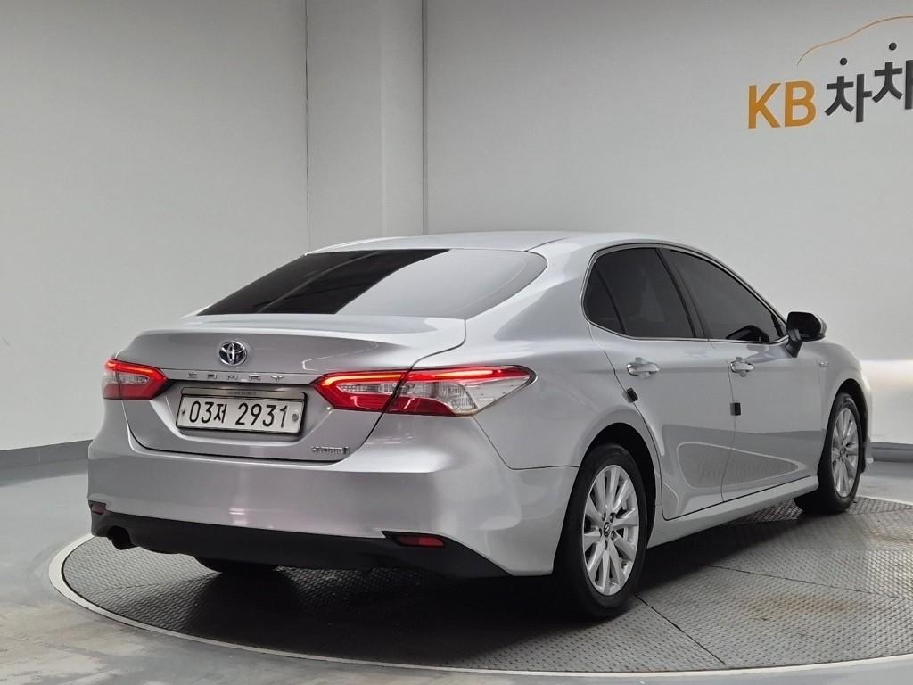 Toyota Camry LE 2.5 Hybrid LE 4