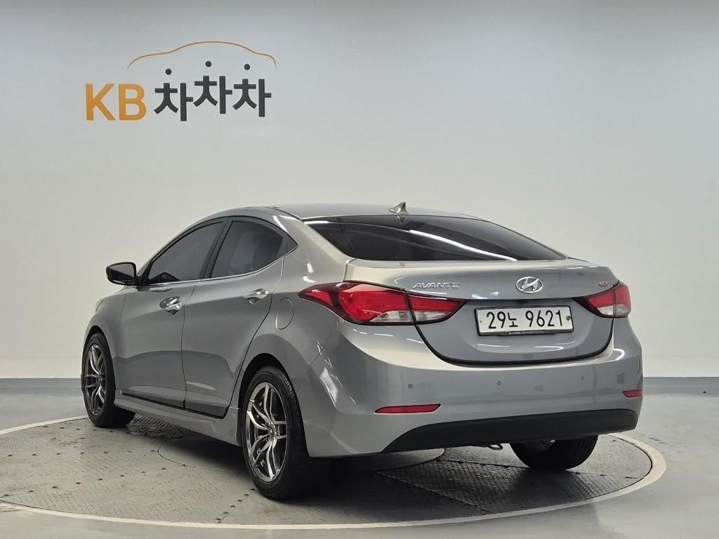 Hyundai Avante MD Smart 1.6 GDi 3