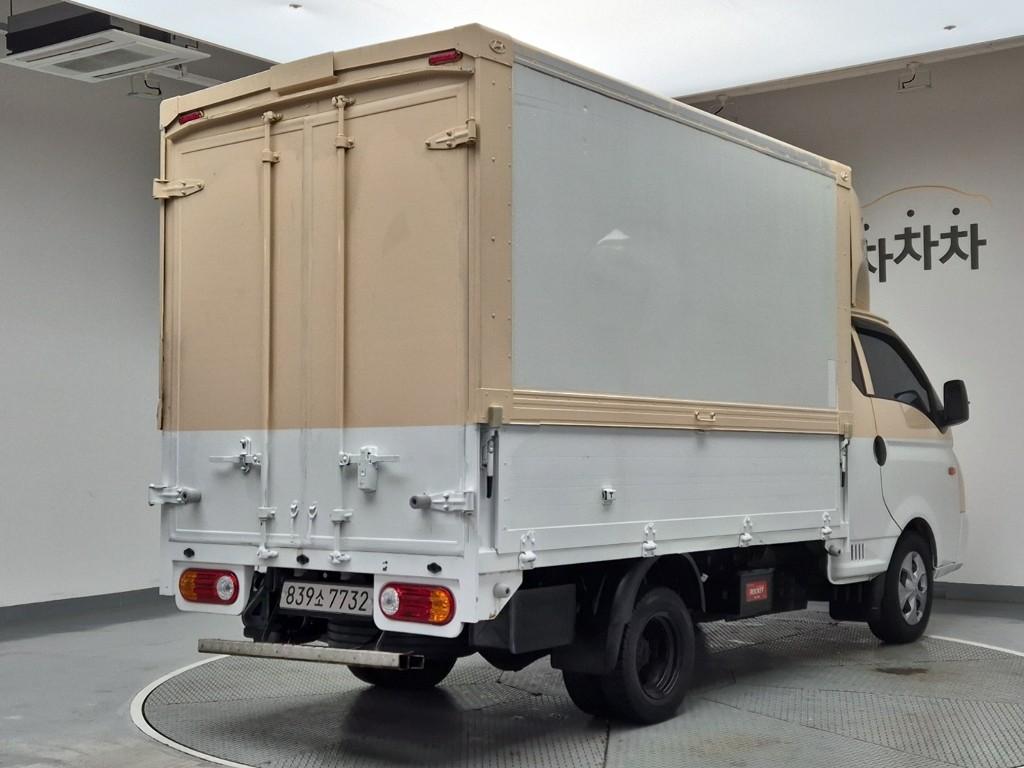 Hyundai Porter II Manual Wing body Long Wheelbase Super Cab 4