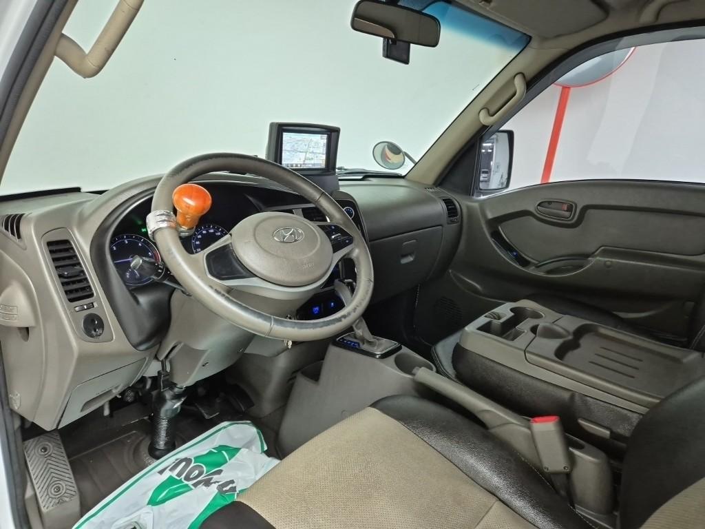 Hyundai Porter II Manual Wing body Long Wheelbase Super Cab 7