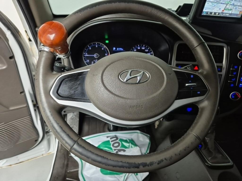 Hyundai Porter II Manual Wing body Long Wheelbase Super Cab 9