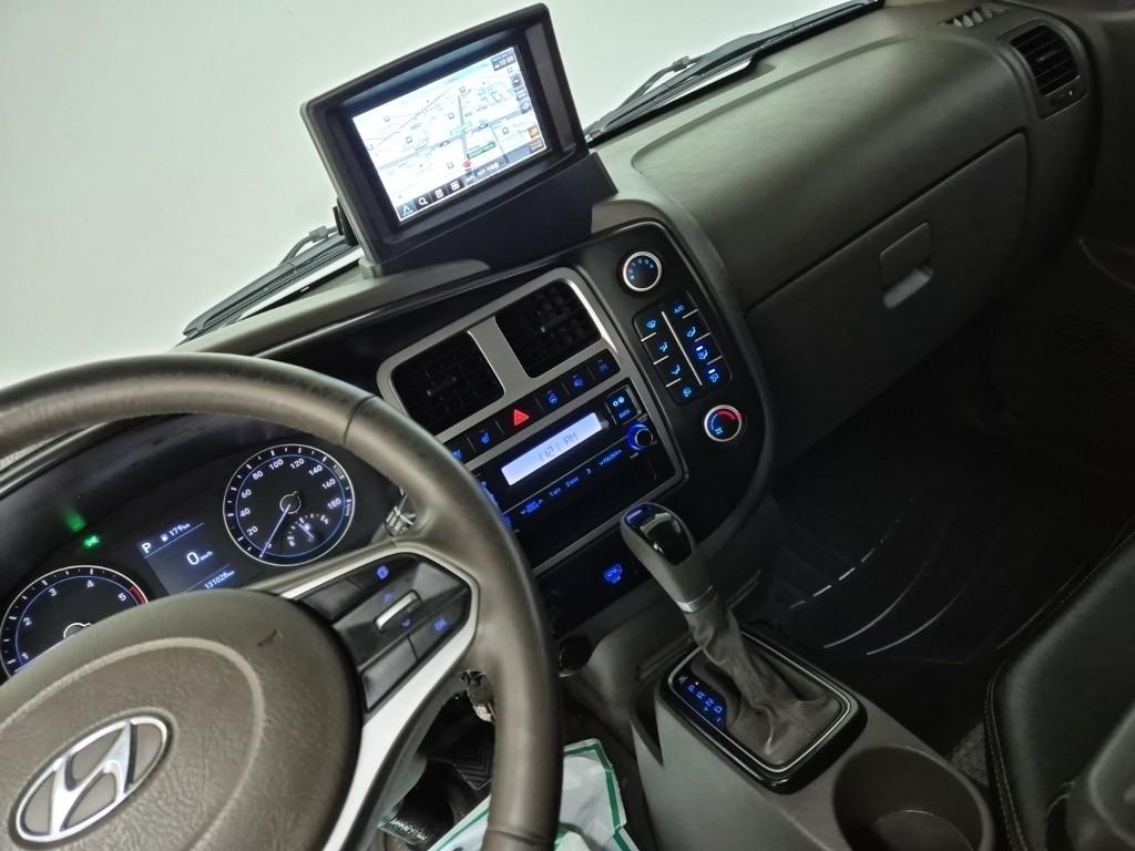 Hyundai Porter II Manual Wing body Long Wheelbase Super Cab 10