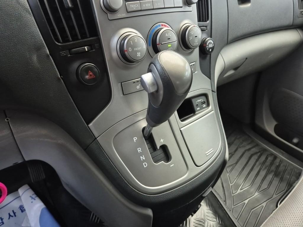 Hyundai Starex Grand CVX Luxury 2.5 VGT/ WGT Wagon 9