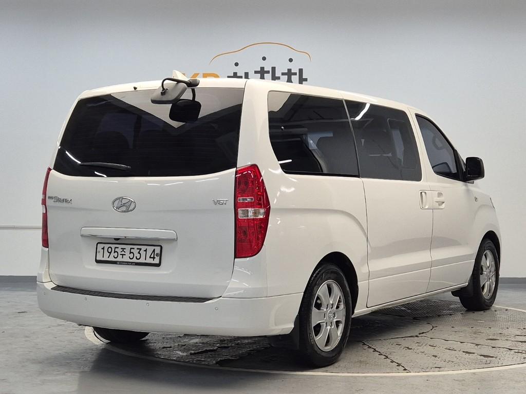 Hyundai Starex Grand Premium 2.5 VGT Urban A/ T 4