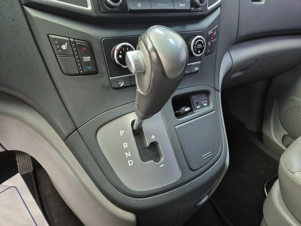 Hyundai Starex Grand Premium 2.5 VGT Urban A/ T 9