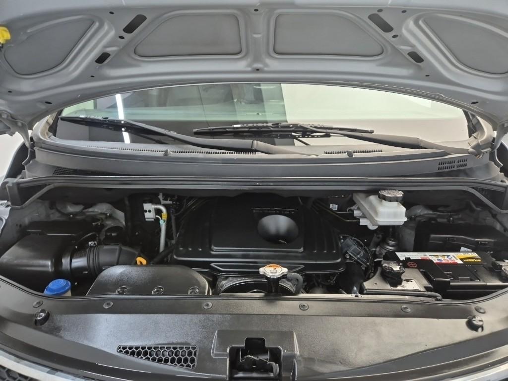 Hyundai Starex Grand CVX Premium 2.5 VGT/ WGT 5 Van 6