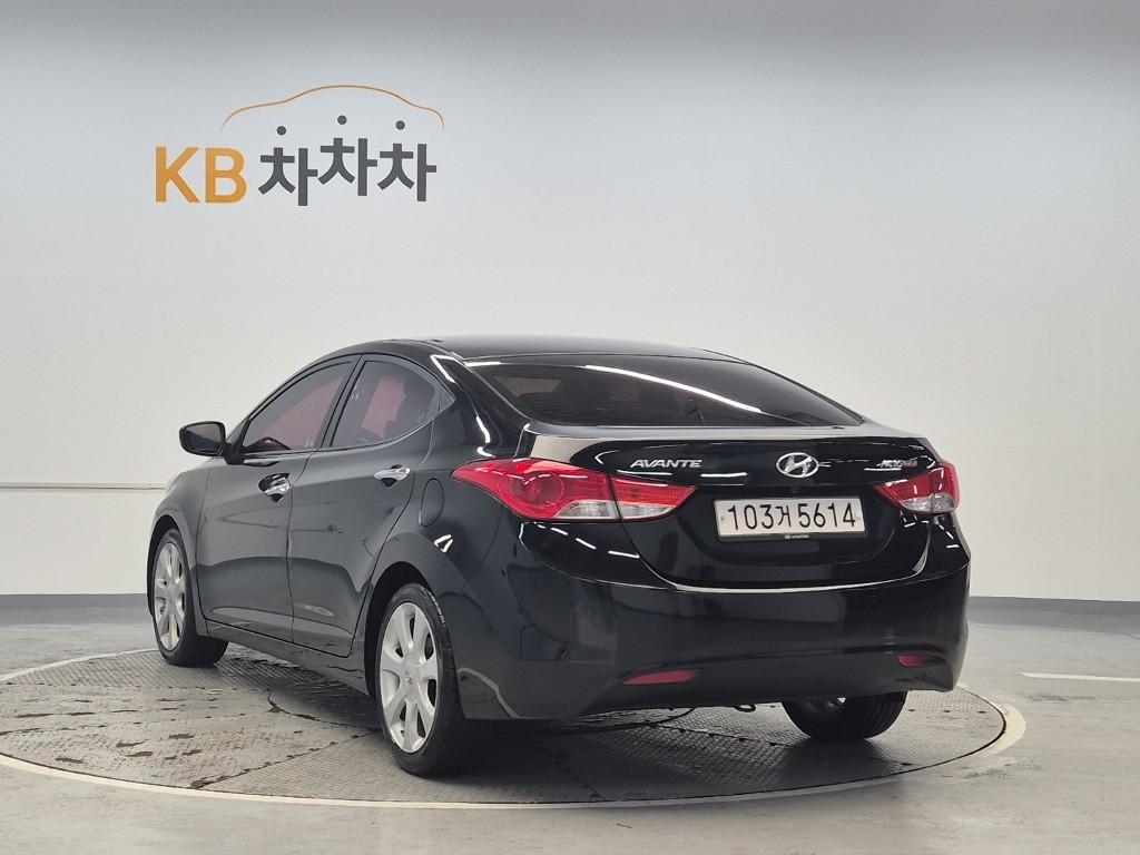 Hyundai Avante 2012 photo 2
