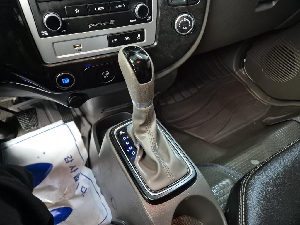 Hyundai Porter II LPG Super Cab LPG Fixed Floor Long Wheelbase Super Cab 8