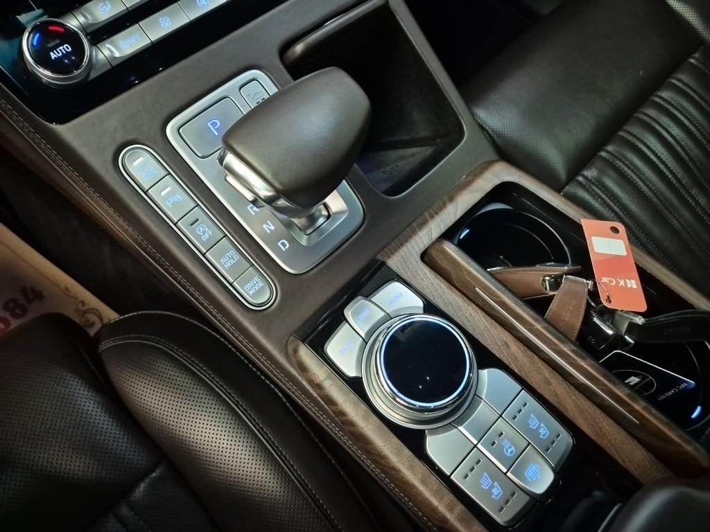 Genesis G90 Premium Luxury 3.8 GDi AWD 9