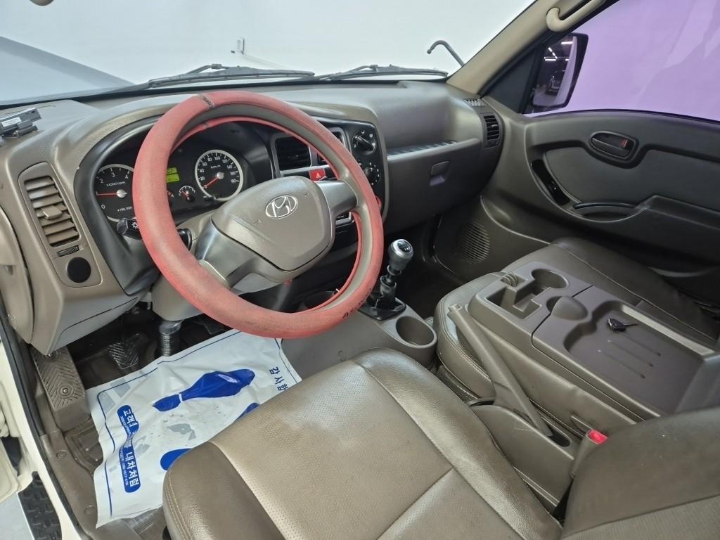 Hyundai Porter II Super Cab Refrigerated Truck Long Wheelbase Super Cab 7