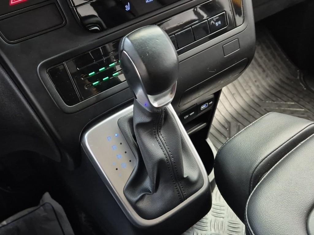 Hyundai Staria LPG 3.5 Kinder 9