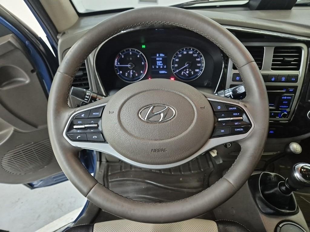 Hyundai Porter II Long Wheelbase Premium Long Wheelbase Double Cab 4WD 9