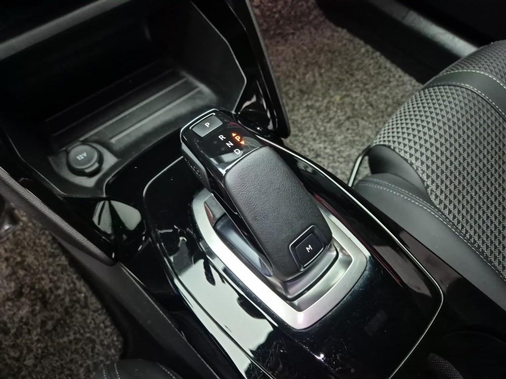 Peugeot 2008 GT 1.5 BlueHDi GT 9