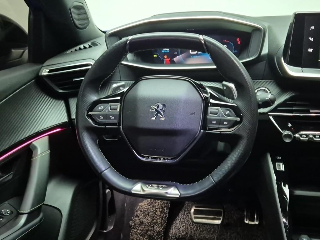 Peugeot 2008 GT 1.5 BlueHDi GT 10