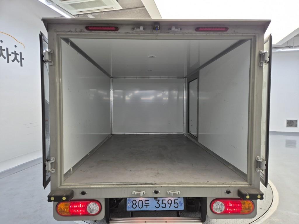 Hyundai Porter II Electric Low Fixed Floor Long Wheelbase Super Cab 6