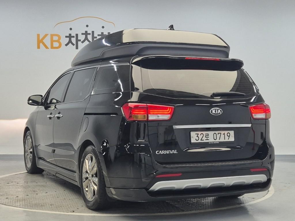 Kia Carnival 2016 photo 2