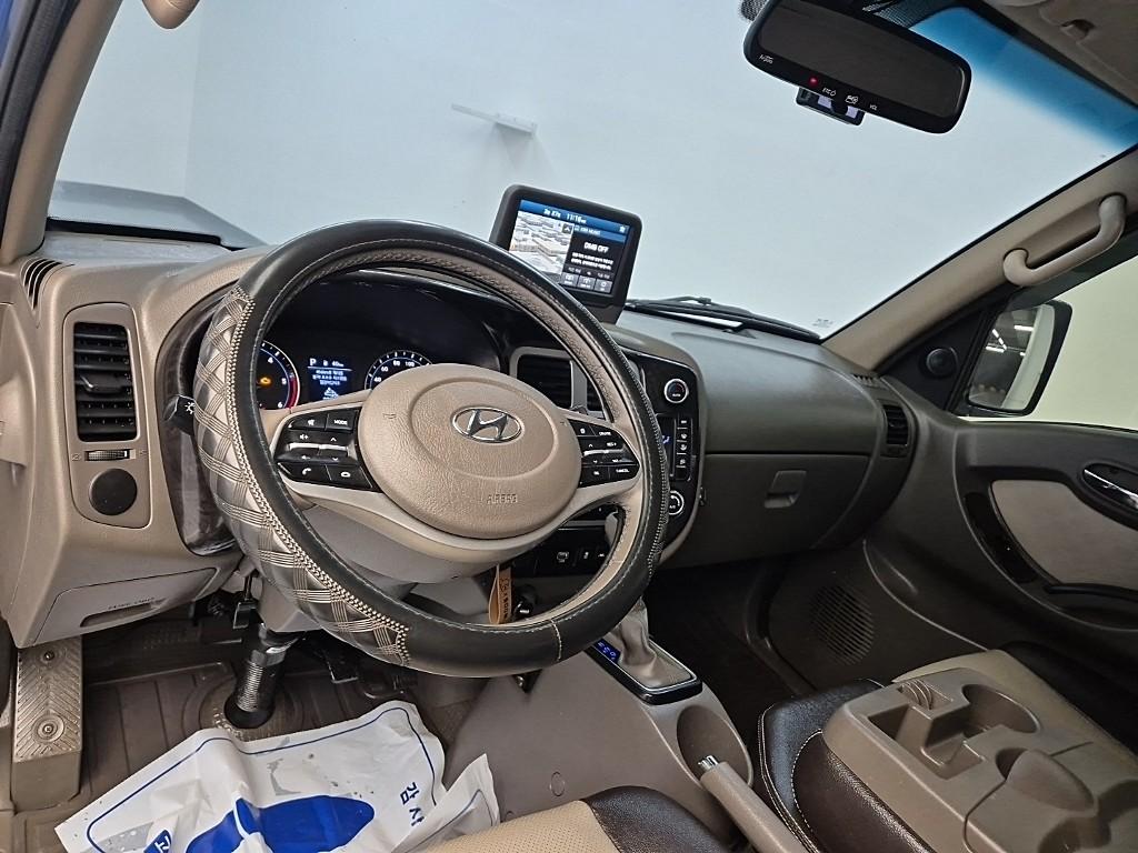 Hyundai Porter II Long Wheelbase Premium Long Wheelbase Super Cab 7