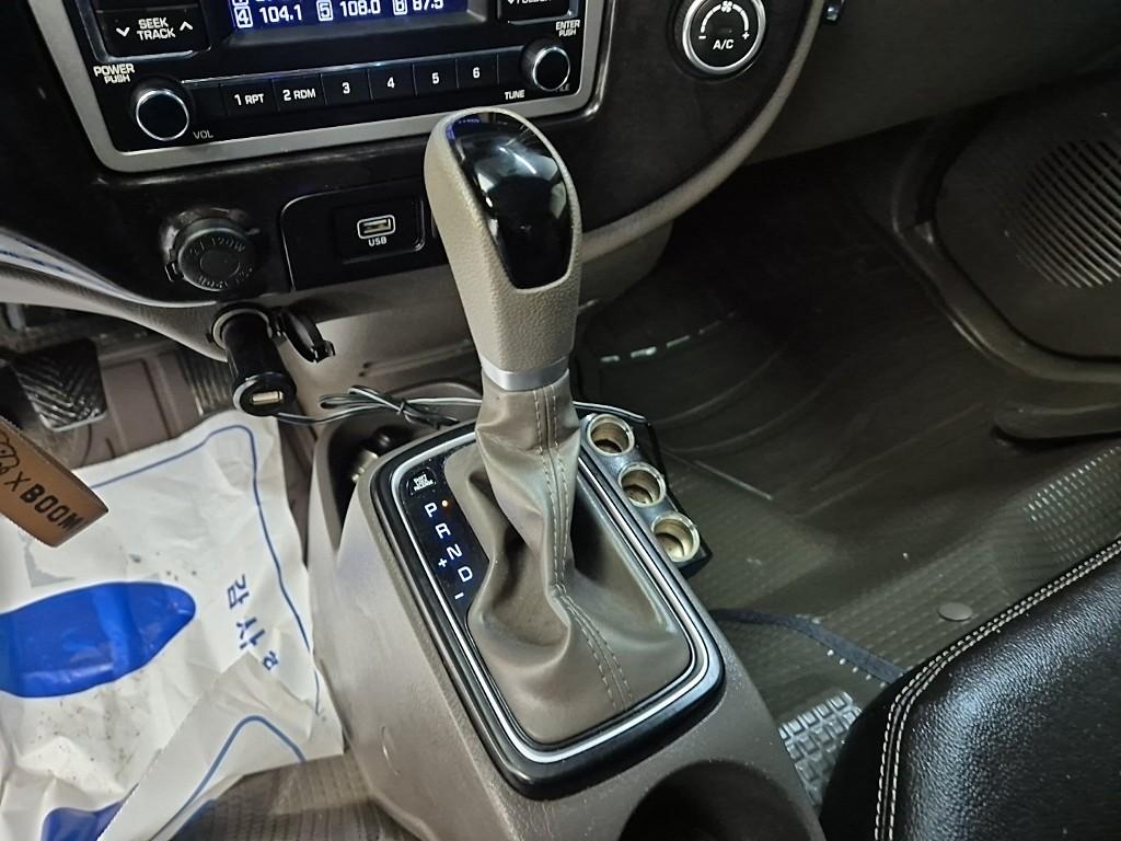 Hyundai Porter II Long Wheelbase Premium Long Wheelbase Super Cab 8