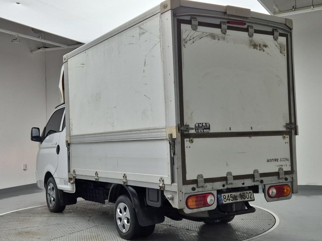 Hyundai Porter II Long Wheelbase Modern LPG Long Wheelbase Super Cab 3