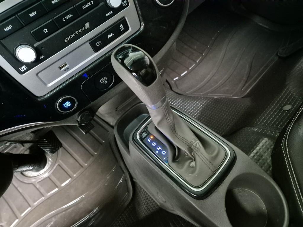 Hyundai Porter II Long Wheelbase Modern LPG Long Wheelbase Super Cab 8