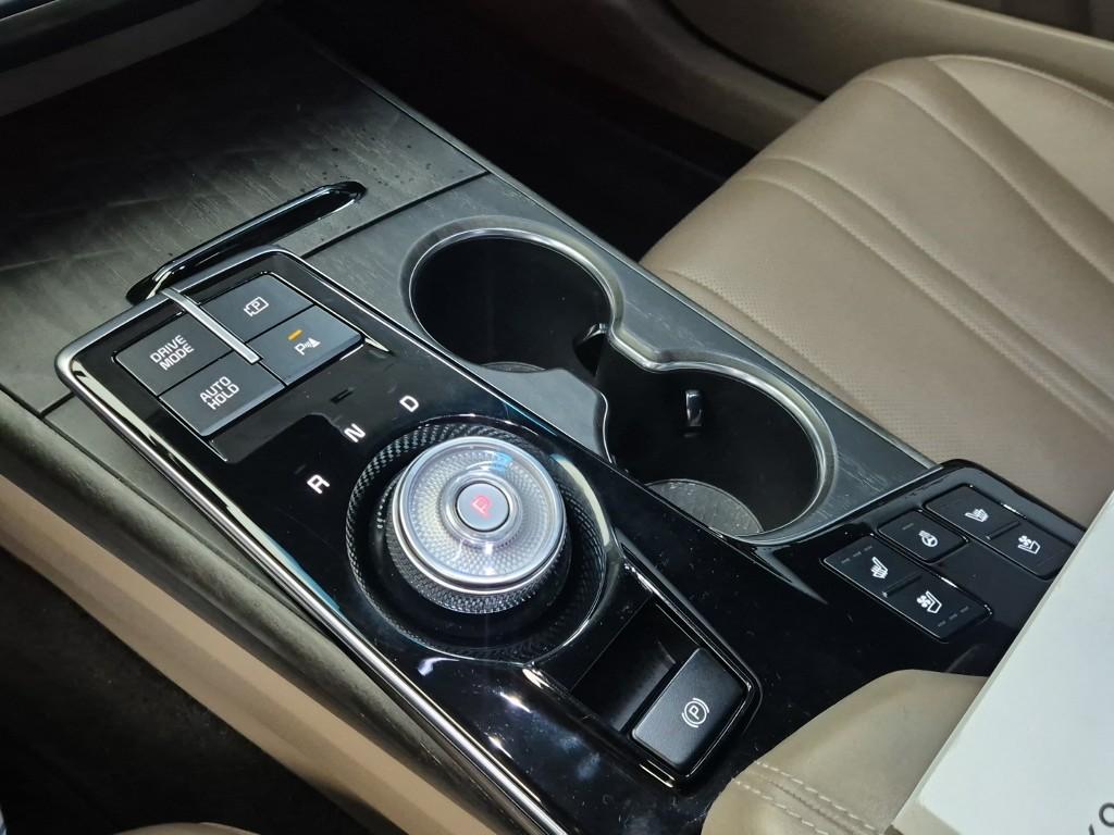 Kia K8 Hybrid Noblesse Hybrid 9