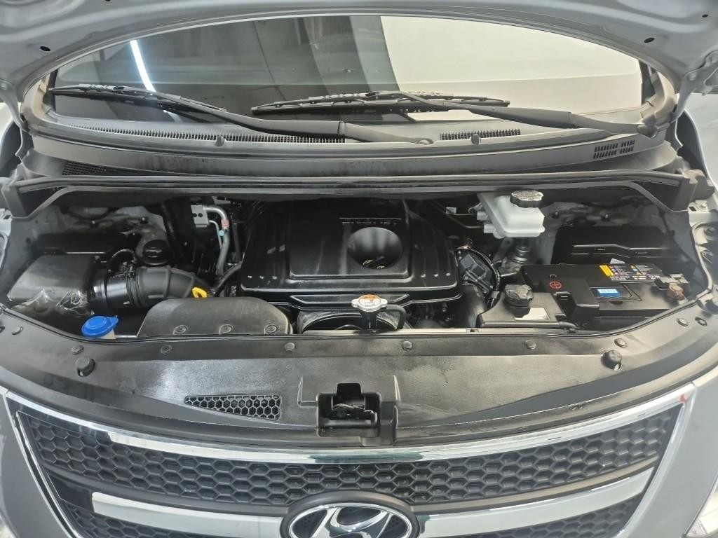 Hyundai Starex Grand CVX Luxury 2.5 VGT/ WGT Wagon 6