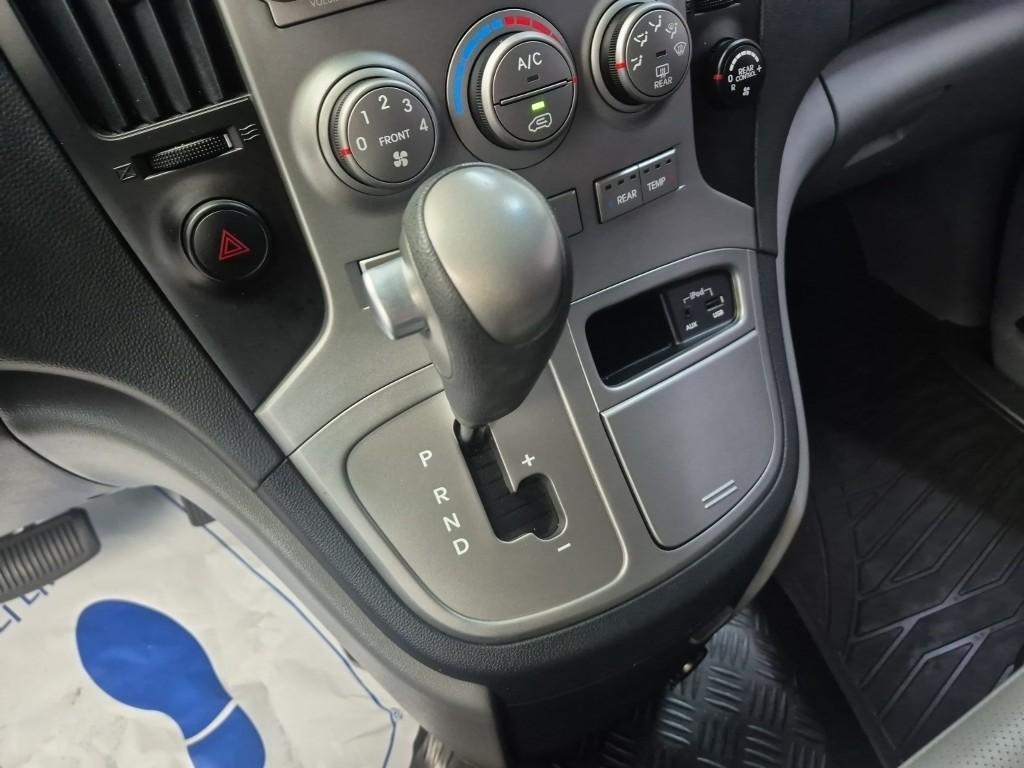 Hyundai Starex Grand CVX Luxury 2.5 VGT/ WGT Wagon 9