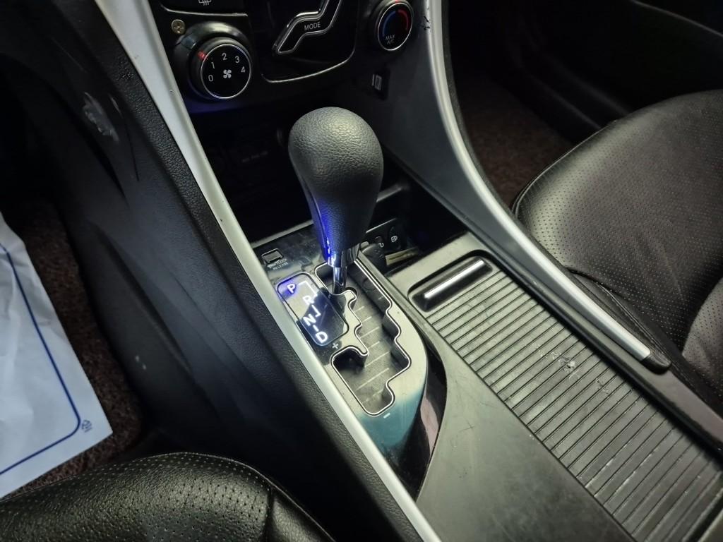 Hyundai Sonata YF Luxury 2.0 LPI 9