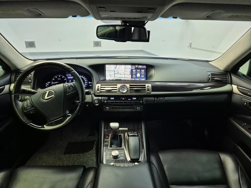 LEXUS LS (4th Generation) 460