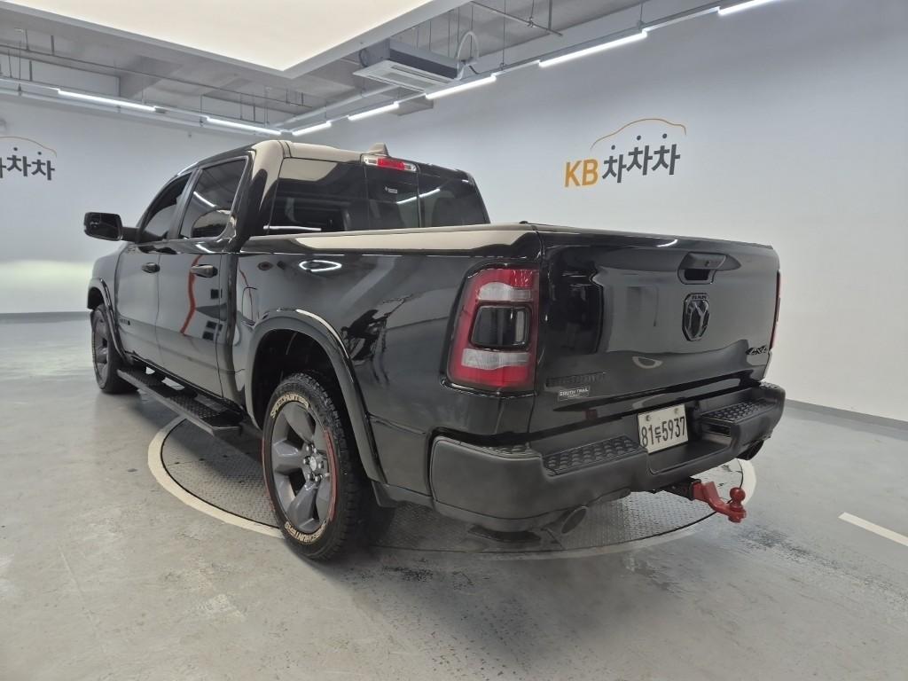 Dodge Ram Pickup 2020 photo 2