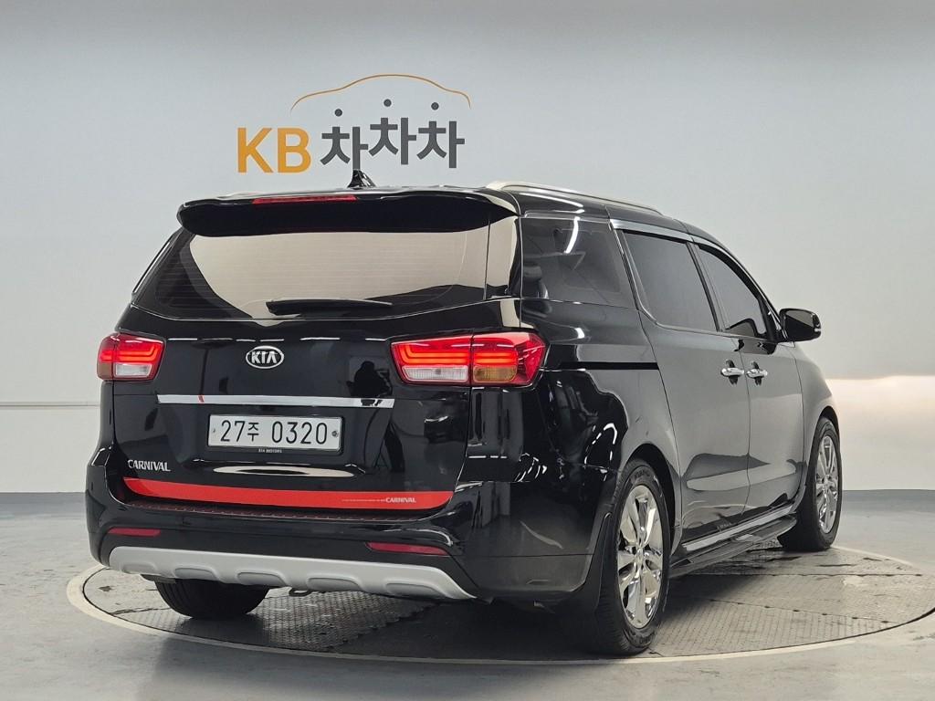 Kia Carnival Noblesse R2.2 E-VGT 4