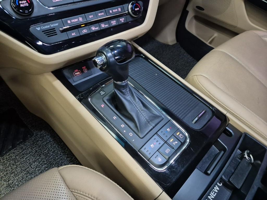 Kia Carnival Noblesse R2.2 E-VGT 9