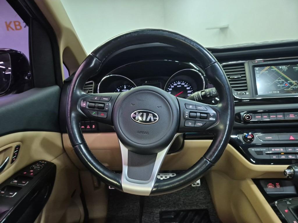 Kia Carnival Noblesse R2.2 E-VGT 10
