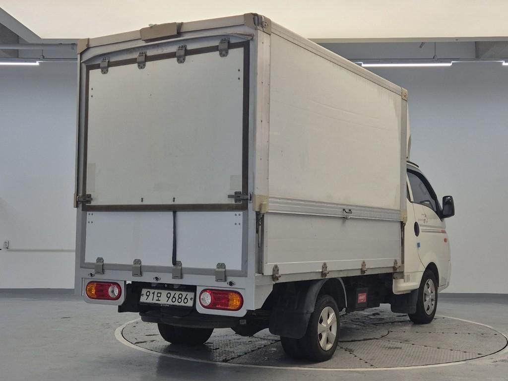 Hyundai Porter II Manual Wing body Long Wheelbase Super Cab 4