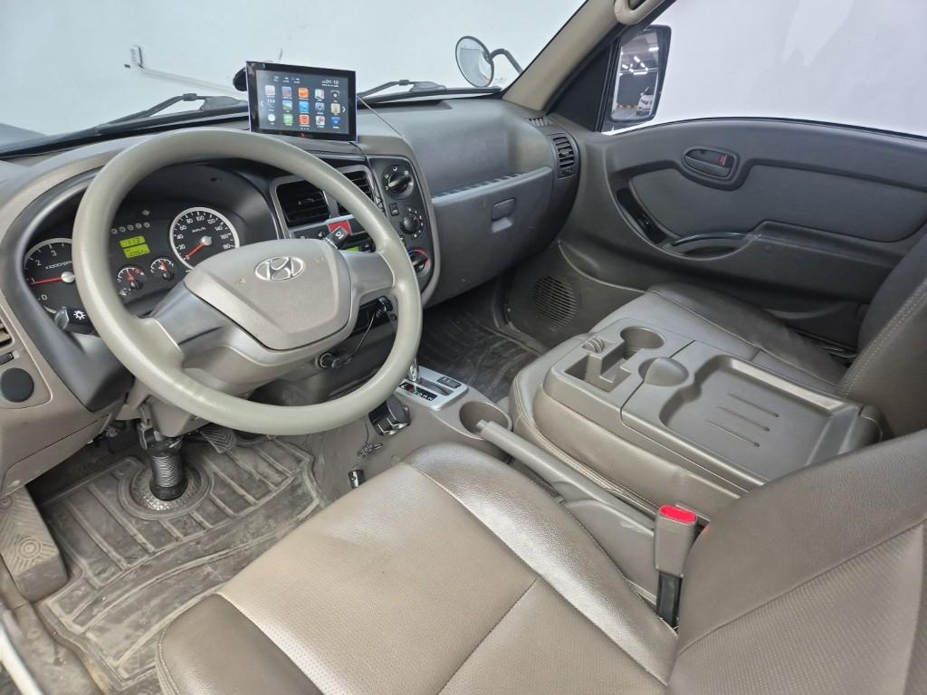 Hyundai Porter II Manual Wing body Long Wheelbase Super Cab 7