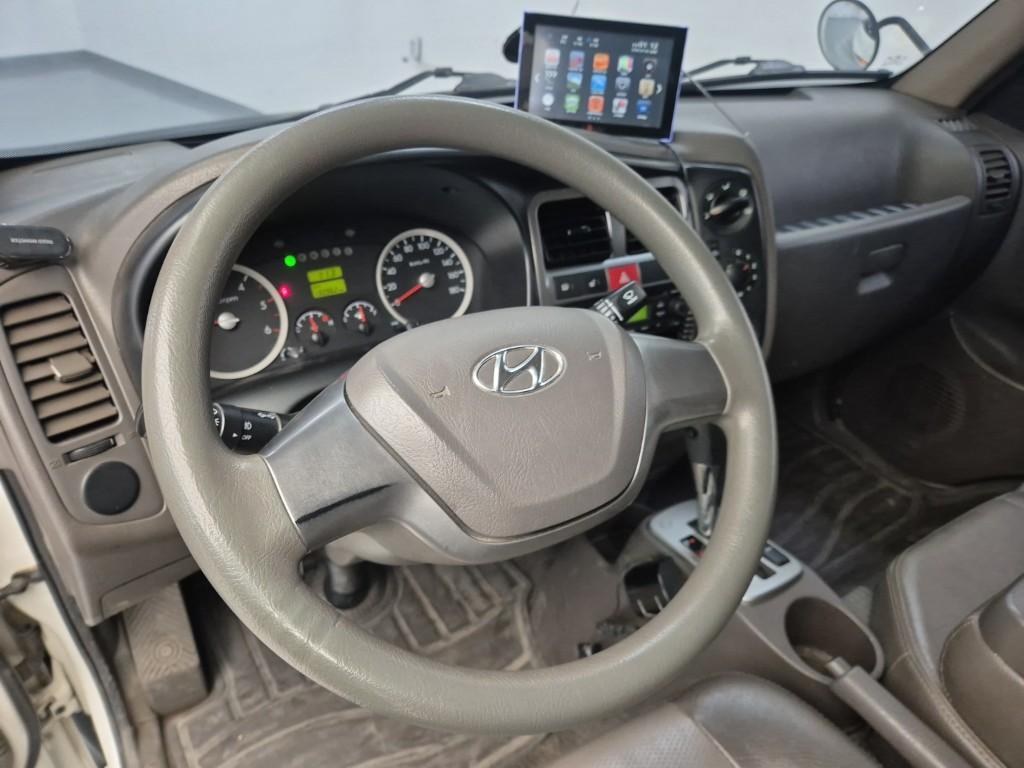 Hyundai Porter II Manual Wing body Long Wheelbase Super Cab 9