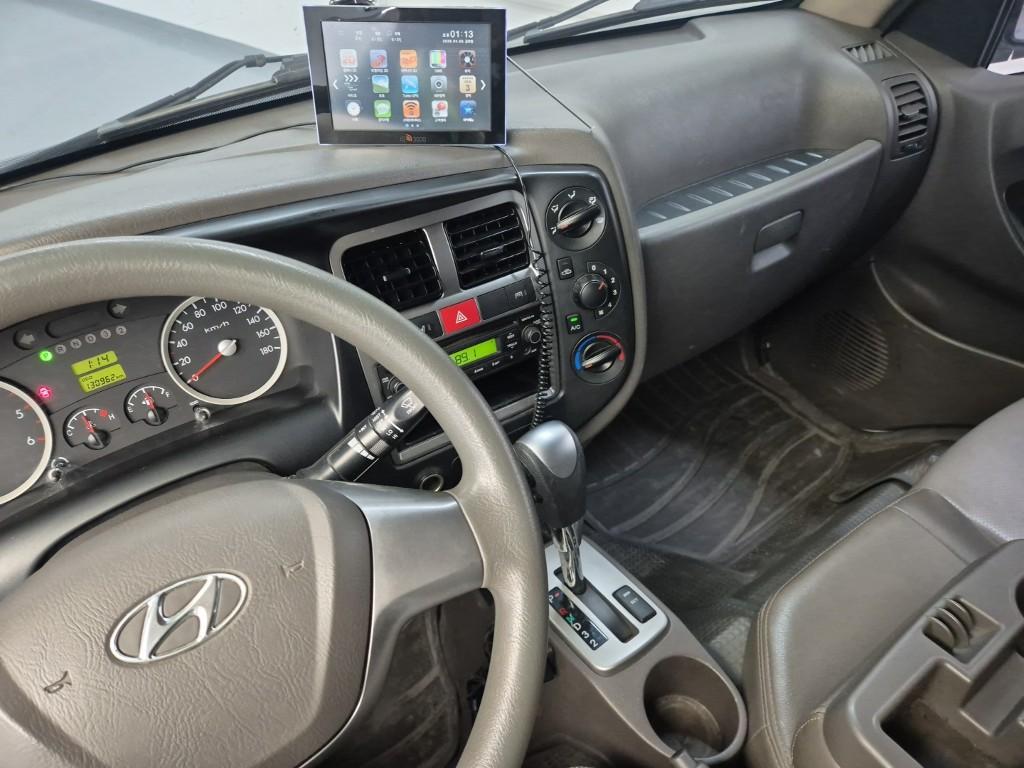 Hyundai Porter II Manual Wing body Long Wheelbase Super Cab 10