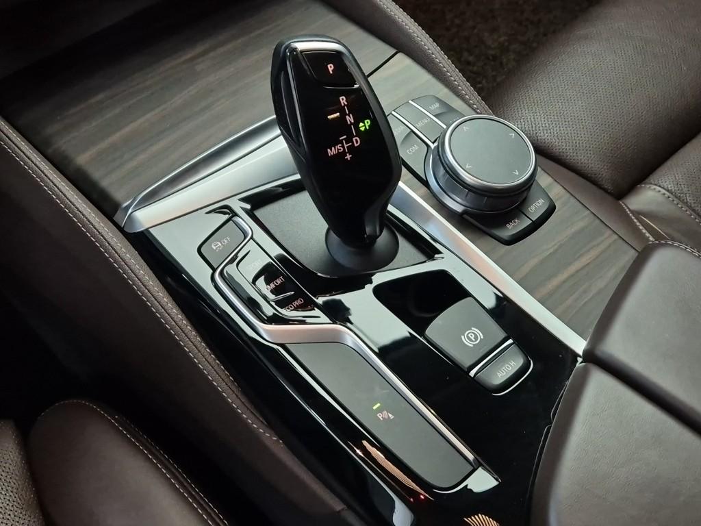 BMW 5 Series Luxury Line Plus 530i Luxury 9