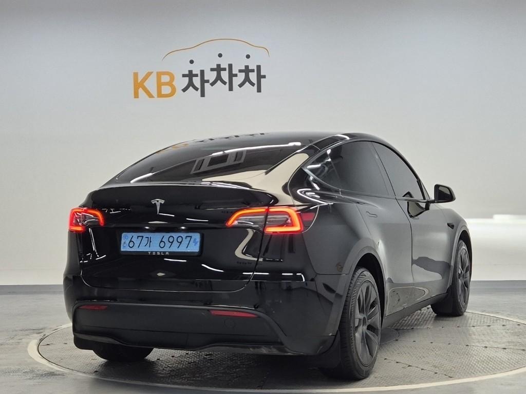 Tesla Model Y RWD 4