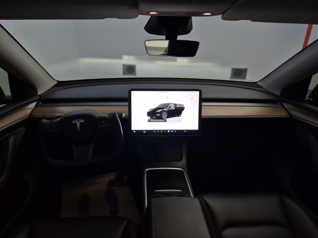 Tesla Model Y RWD 8