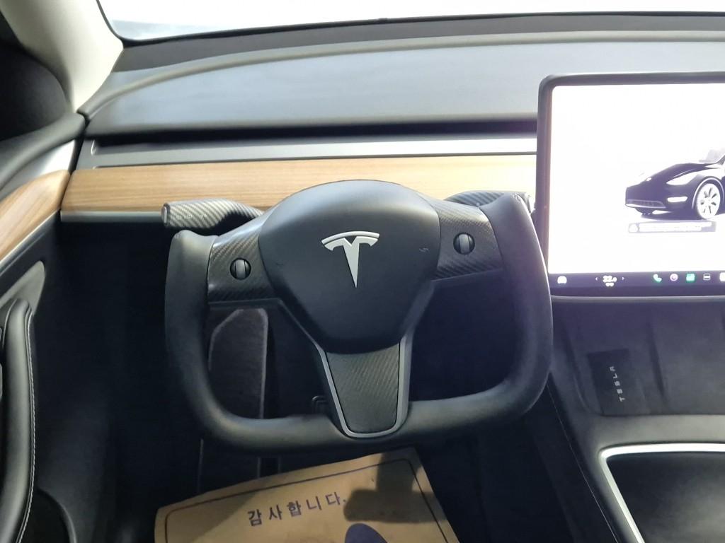 Tesla Model Y RWD 10