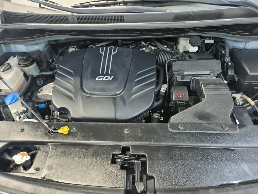 Kia Carnival President V6 Lambda 3.3 Gasoline Limousine 6